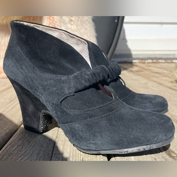 Hush Puppies Black Suede Ankle Bootie - Picture 6 of 10